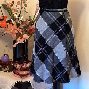Preowned Gray Black Plaid Short Skirt Women’s Fall Winter Skirts Size 12